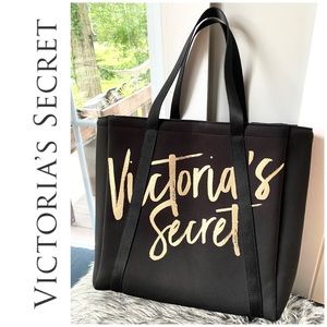 NWOT Victoria’s Secret insulated bag black